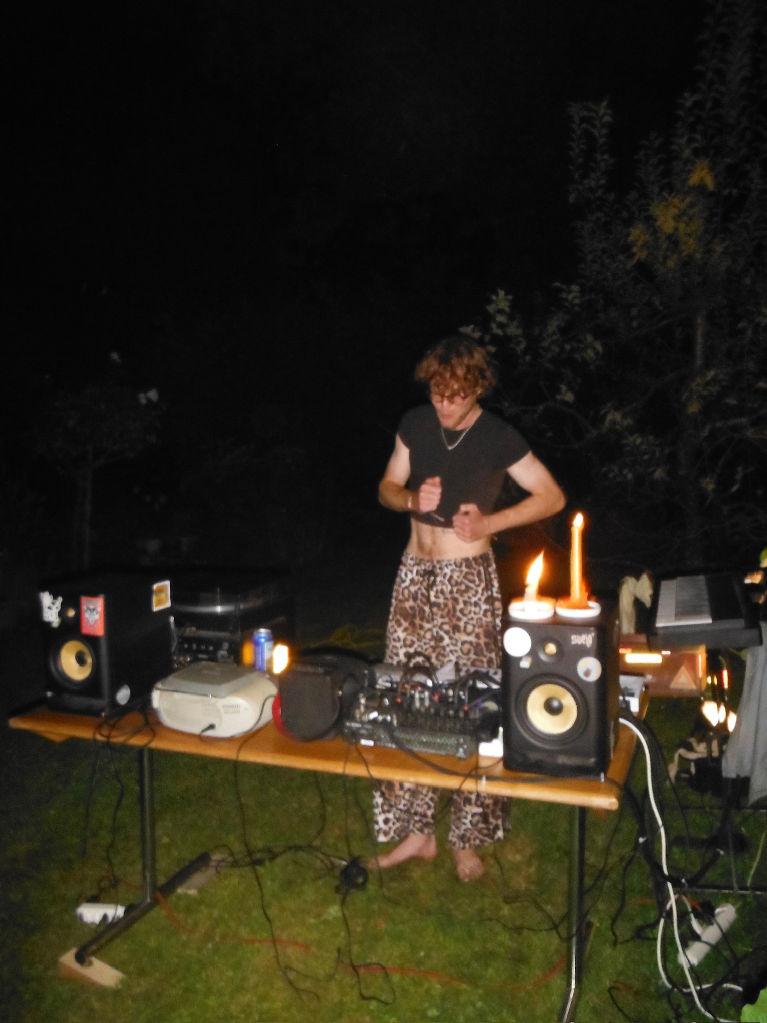 Momomate beim DJ-Set